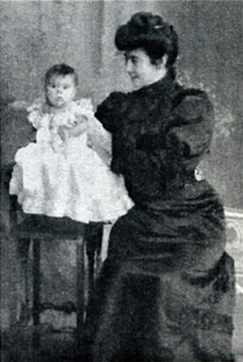 D. Joaquina Muller Belard (1881-1963) com a filha Maria de Lourdes (1906-1982), 1907.jpg